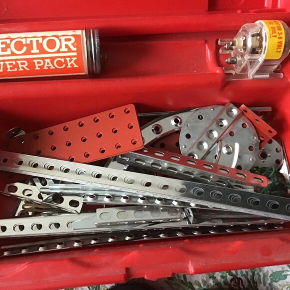 NOS Vintage Gilbert Erector Set - Motor - Red Case - Instructions - Fun !!!! - Picture 4 of 14